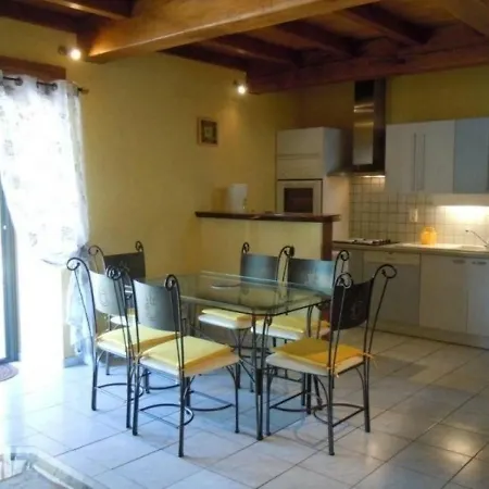 بيت للعطل House Le Cuvier Memerlin